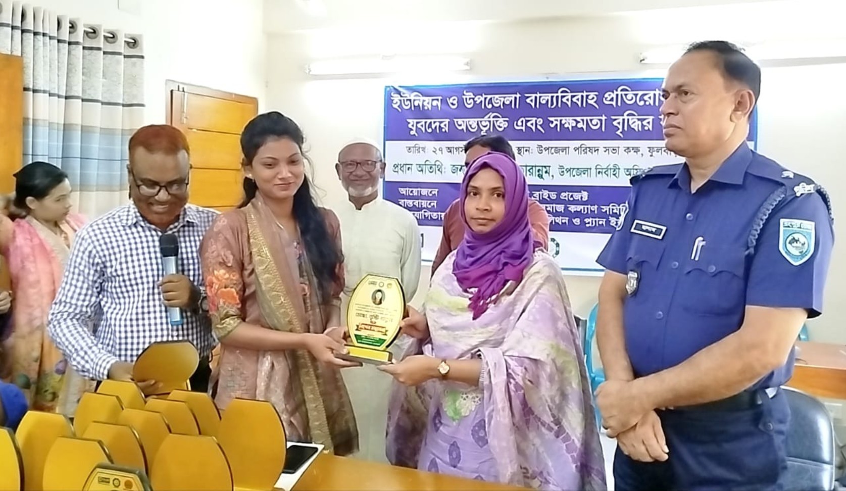 ফুলবাড়ীতে বাল্যবিয়ে প্রতিরোধে  যুবদের অন্তর্ভুক্তি ও সক্ষমতা বৃদ্ধির  কর্মশালা অনুষ্ঠিত